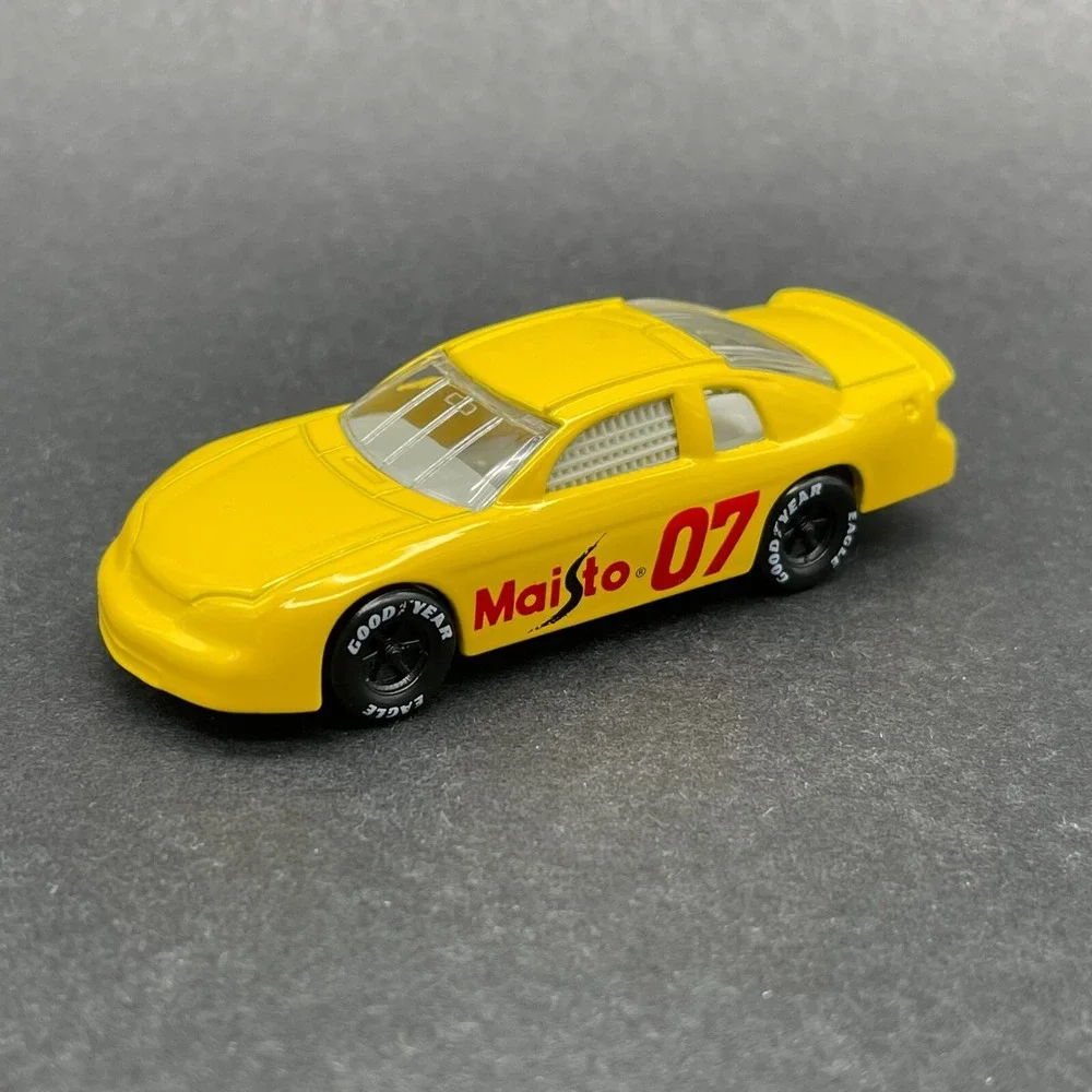 Maisto Chevrolet Chevy Monte Carlo Race Car #7 Yellow Diecast 1/64 Scale Loose